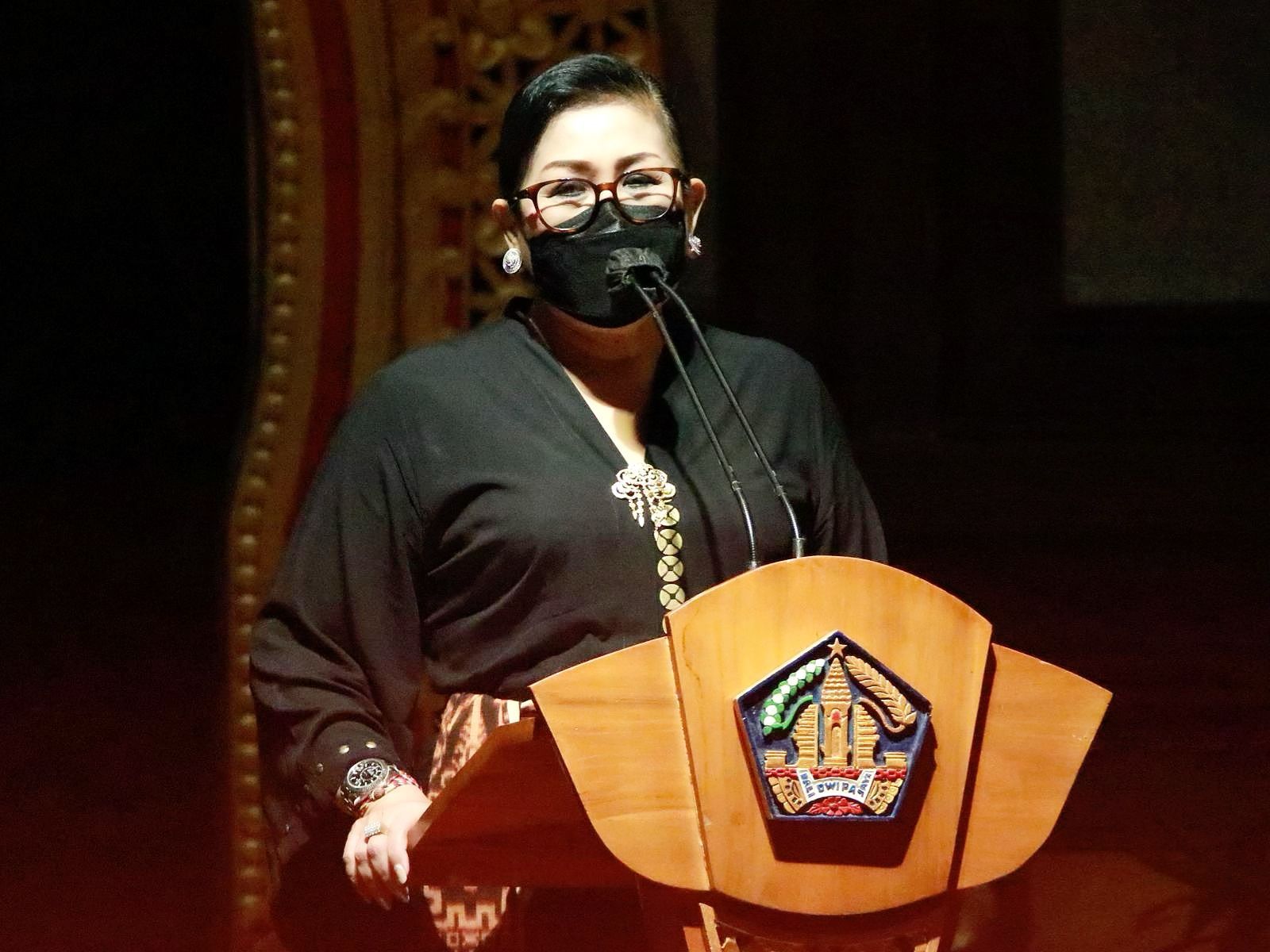 podiumnews.com-Tenun Bali, Anak Tiri di Rumah Sendiri